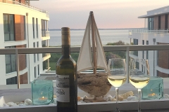 1_0001-Dachterrasse-mit-Meerblick-am-Abend